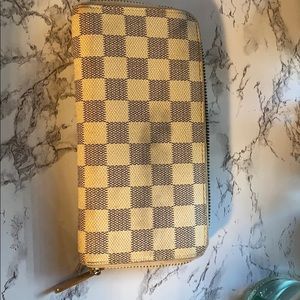 White designer print wallet